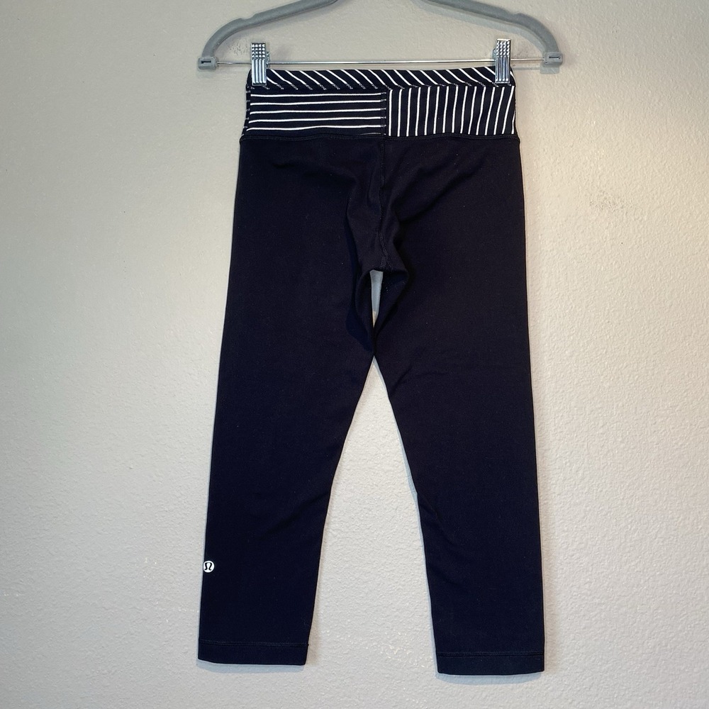 Lululemon 3/4 Leggings Crop Bundle Size 4 Soul Cycle Skull V Waist Black Gray - Picture 5 of 16